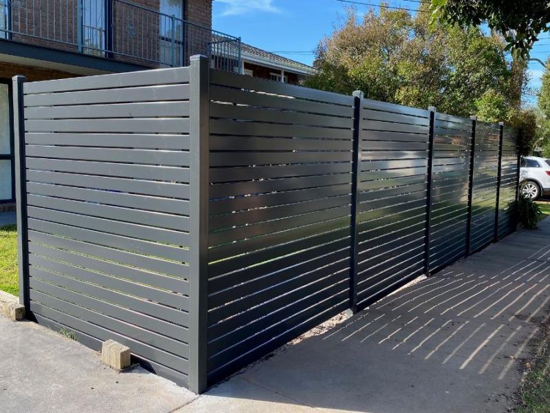 Horizontal slat fencing in dubai www.otrix.ae