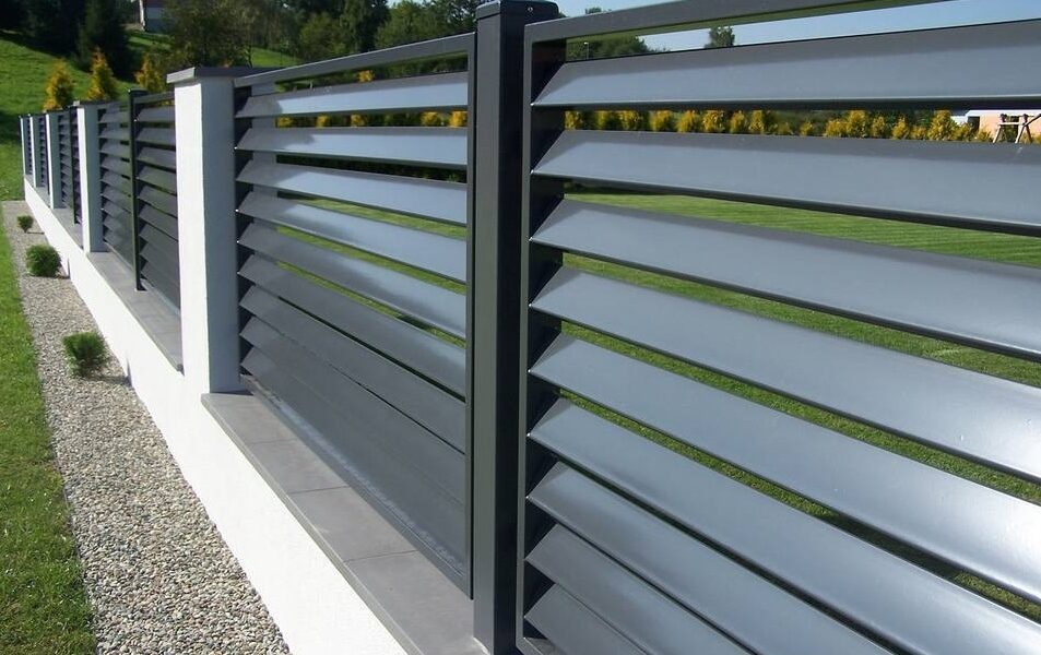 horizontal louver fencing in dubai by www.otrix.ae