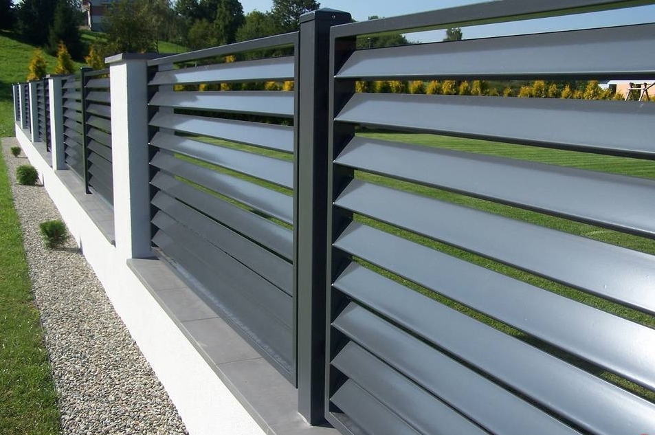 horizontal louver fencing in dubai by www.otrix.ae