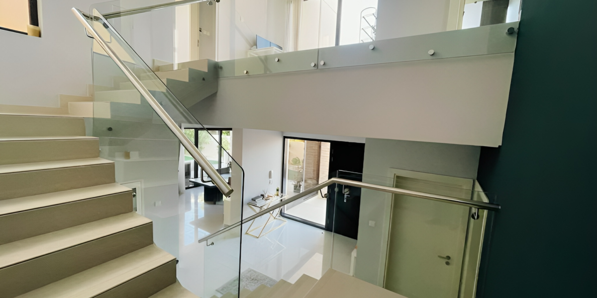 stair glass in dubai from www.otrix.ae