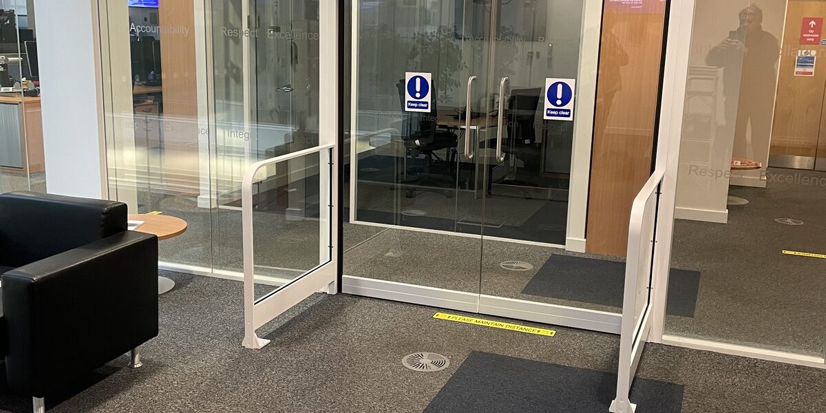 automatic swing doors in dubai from www.otrix.ae