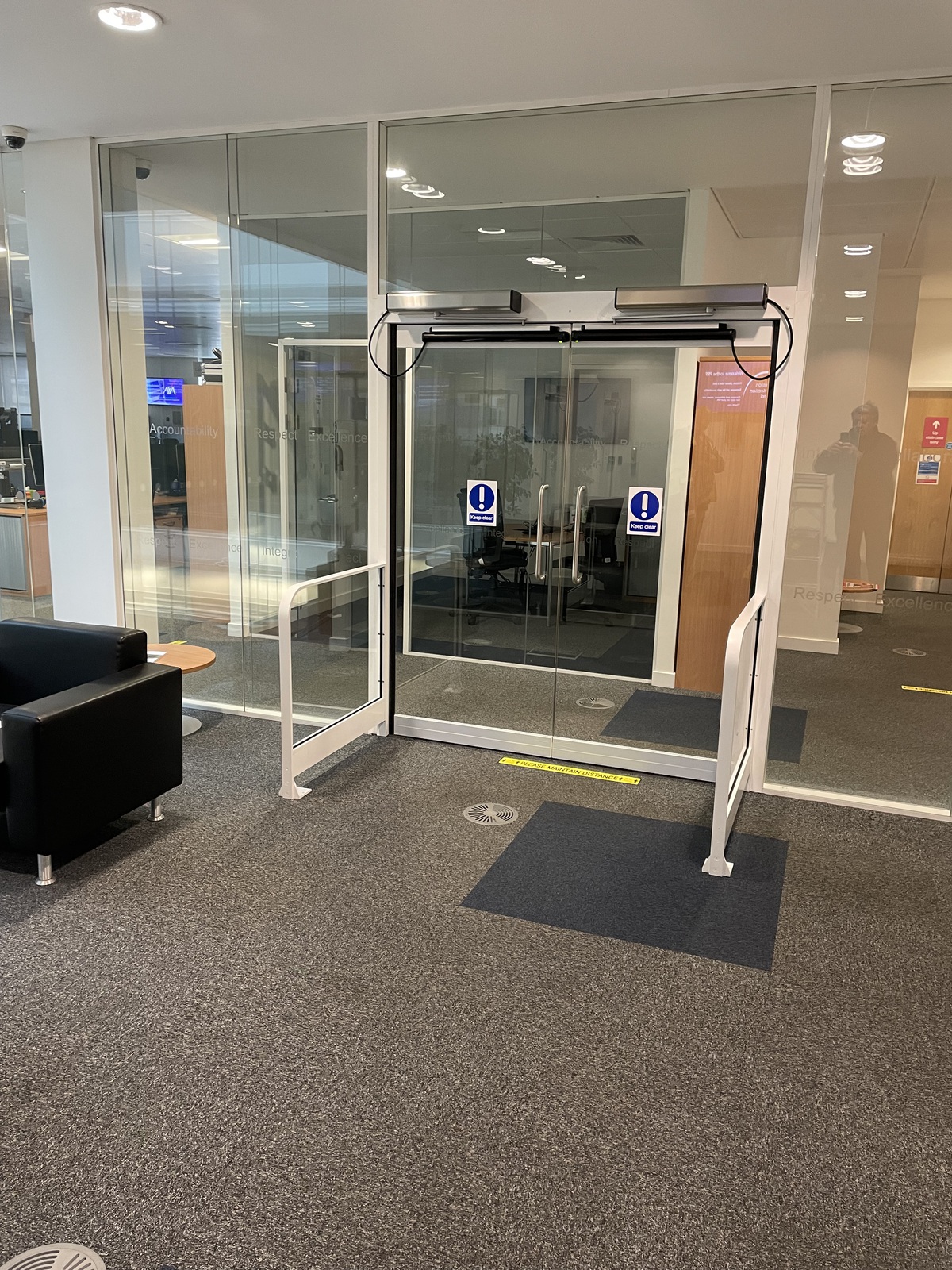 automatic swing doors in dubai from www.otrix.ae