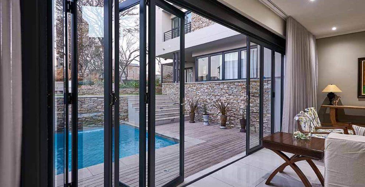 bifold door in dubai from www.otrix.ae