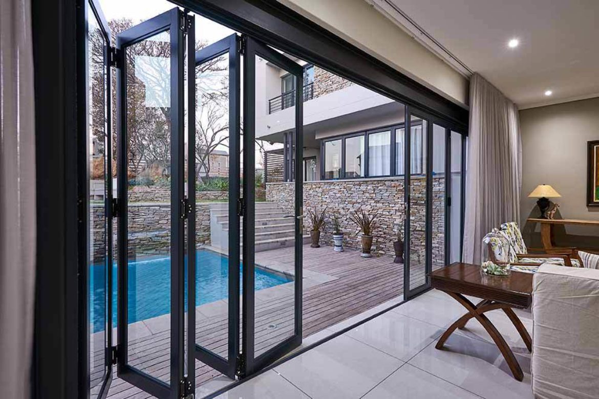 bifold door in dubai from www.otrix.ae