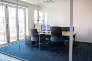 How to Choose the Right Glass Partition Company in Dubai?