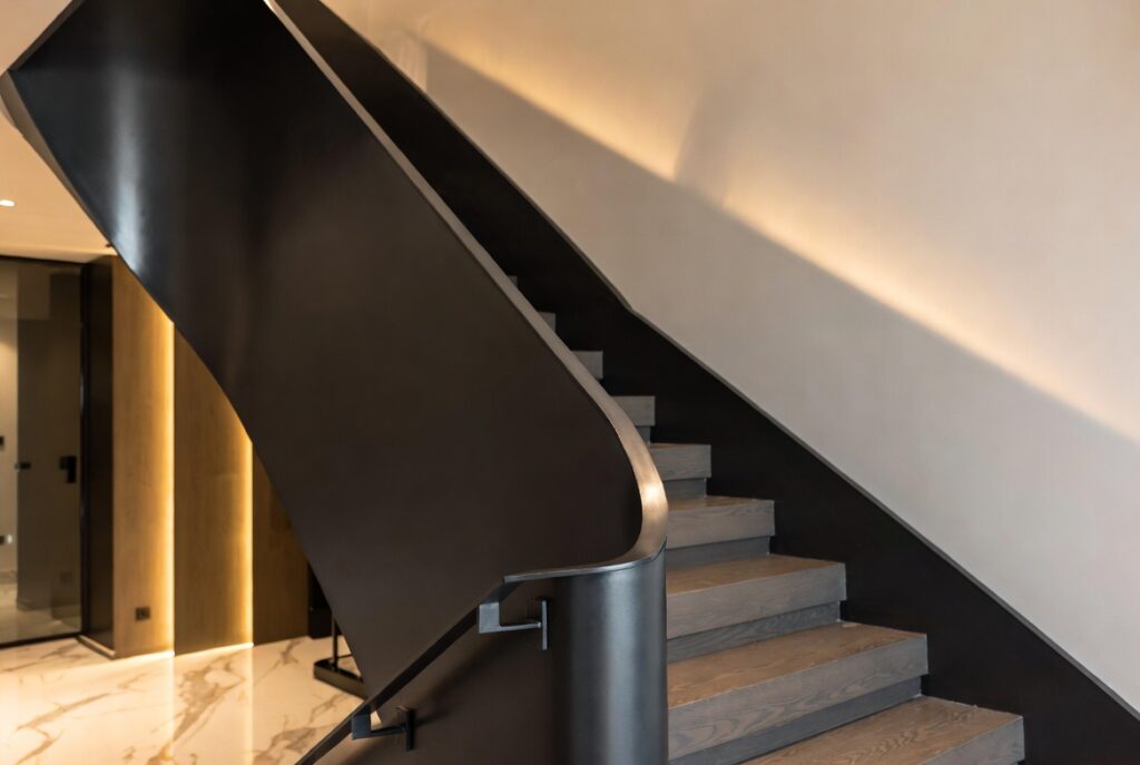 staircase, balcony & frameless railings 5